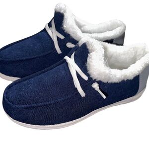 🆕 Women’s blue fur lined loafers